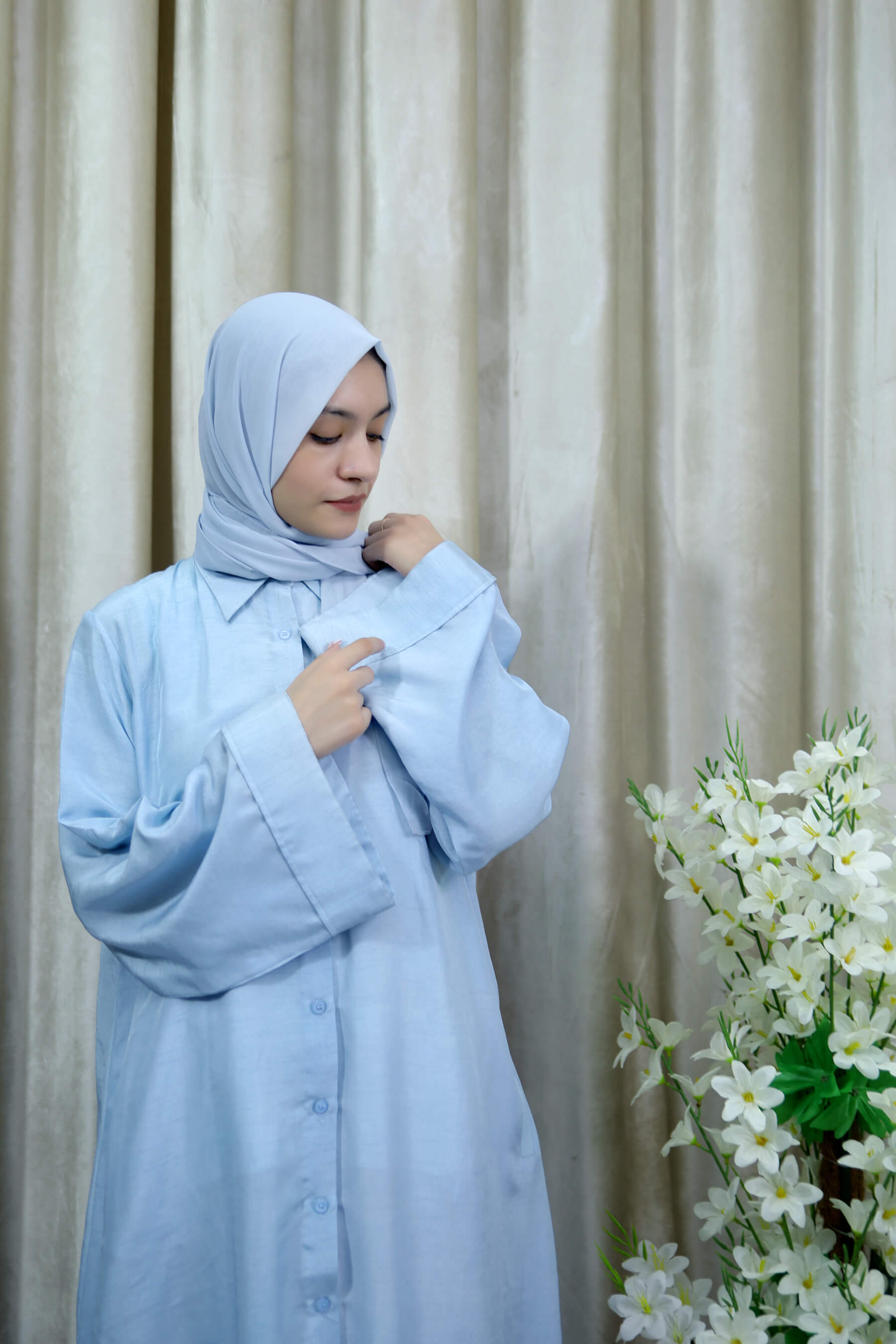 Shehnaz - Light Blue Button-Down Abaya with Pockets – Everyday Elegance