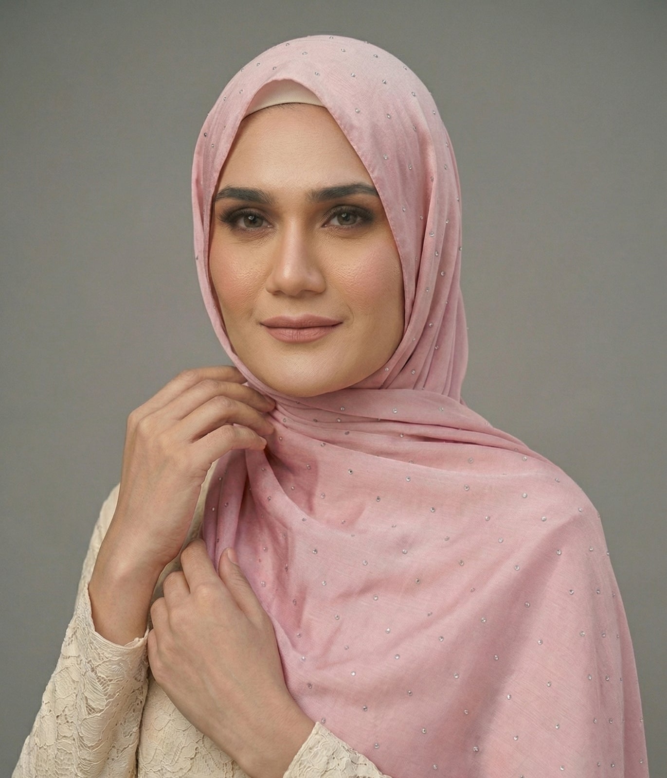 Pink Hijab – Soft Elegance for Everyday Luxury