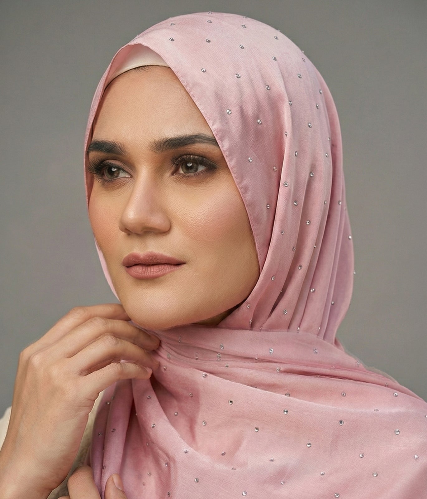 Pink Hijab – Soft Elegance for Everyday Luxury