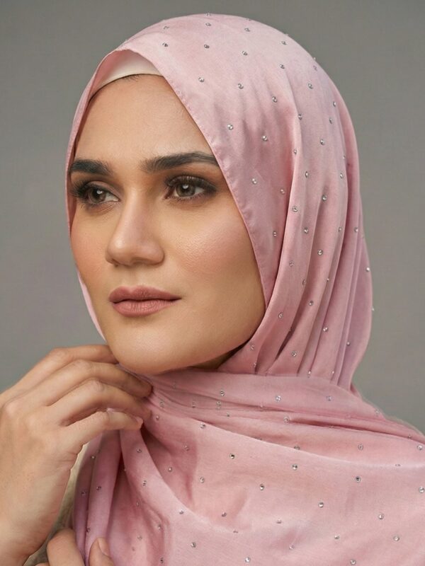 Pink Hijab – Soft Elegance for Everyday Luxury